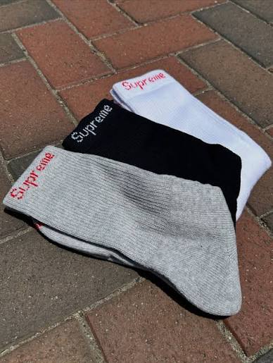 Supreme X hanes Socks (4 pairs)